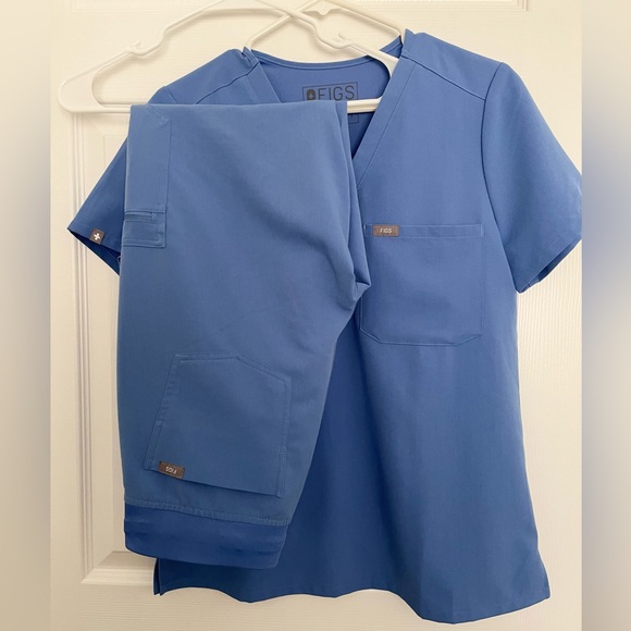 FIGS Small Catarina Top + Small Petite Zamora Jogger (Ceil Blue) - Picture 3 of 3